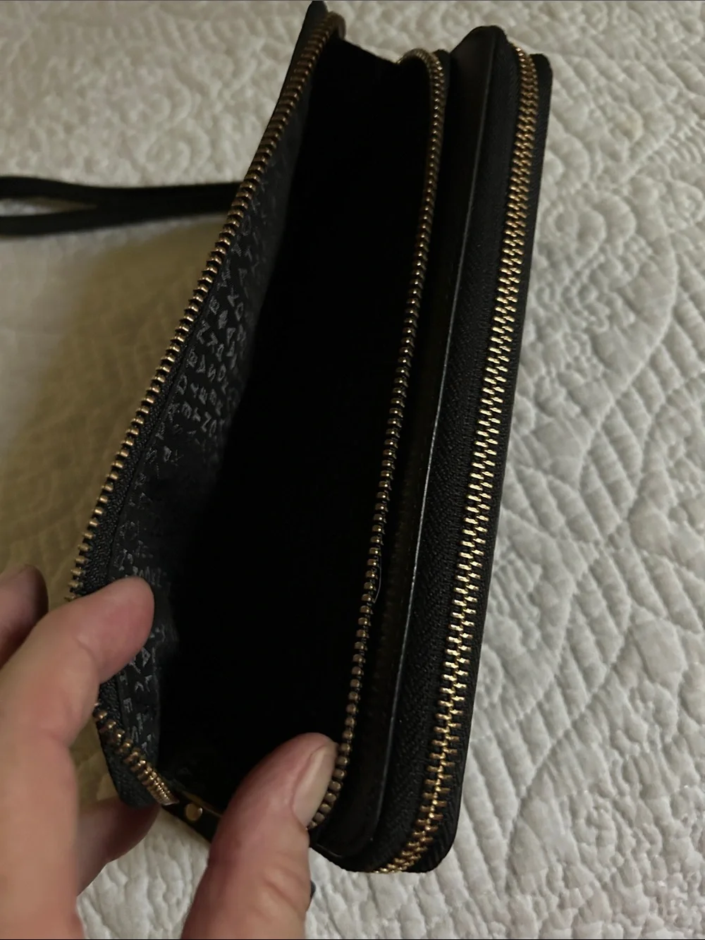 kate spade Anita Grove street black Pebbled Leather Wristlet Wallet zip around